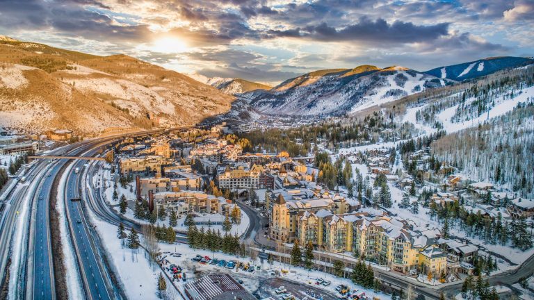 Guide to skiing and snowboarding in Avon, CO - Banner Image